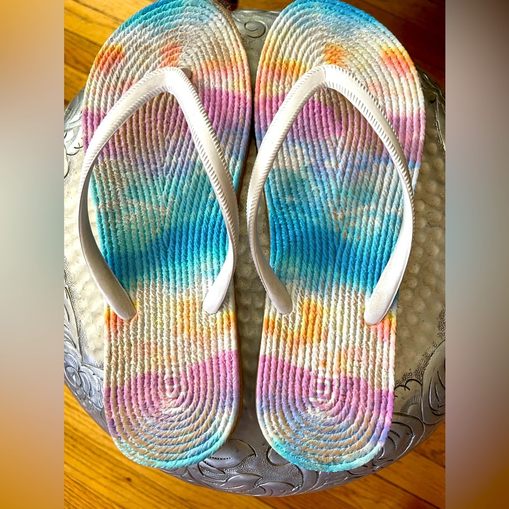 Super Cush FLOJOS flip flops in pastel colors